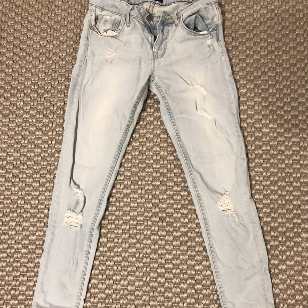Light ripped denim jeans